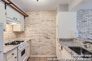 Foto del edificio - 8030 Broadway St