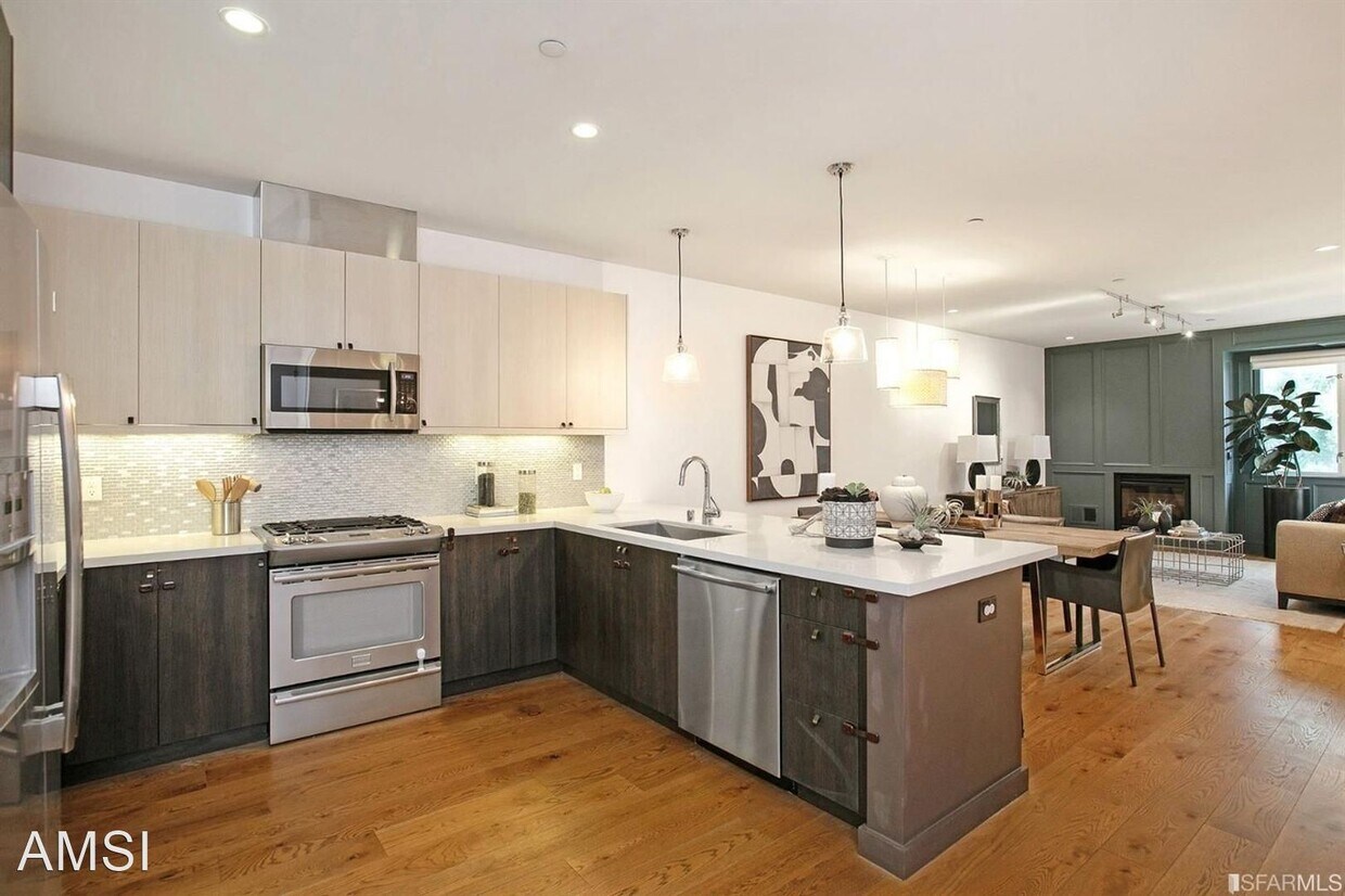 Foto principal - 3 br, 2.5 bath House - 1301 Indiana Street...