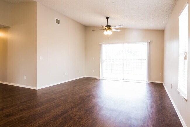 Foto del edificio - 105 Rock Springs Ct