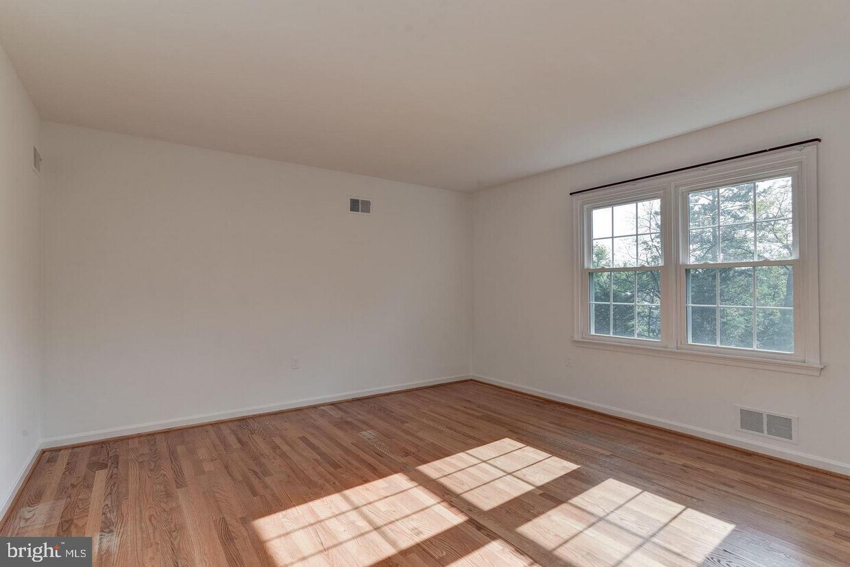 9601 Persimmon Tree Rd, Potomac, MD 20854 House for Rent in Potomac