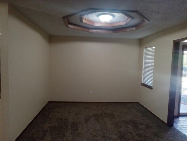 Foto del edificio - 312 Christopher Todd Dr