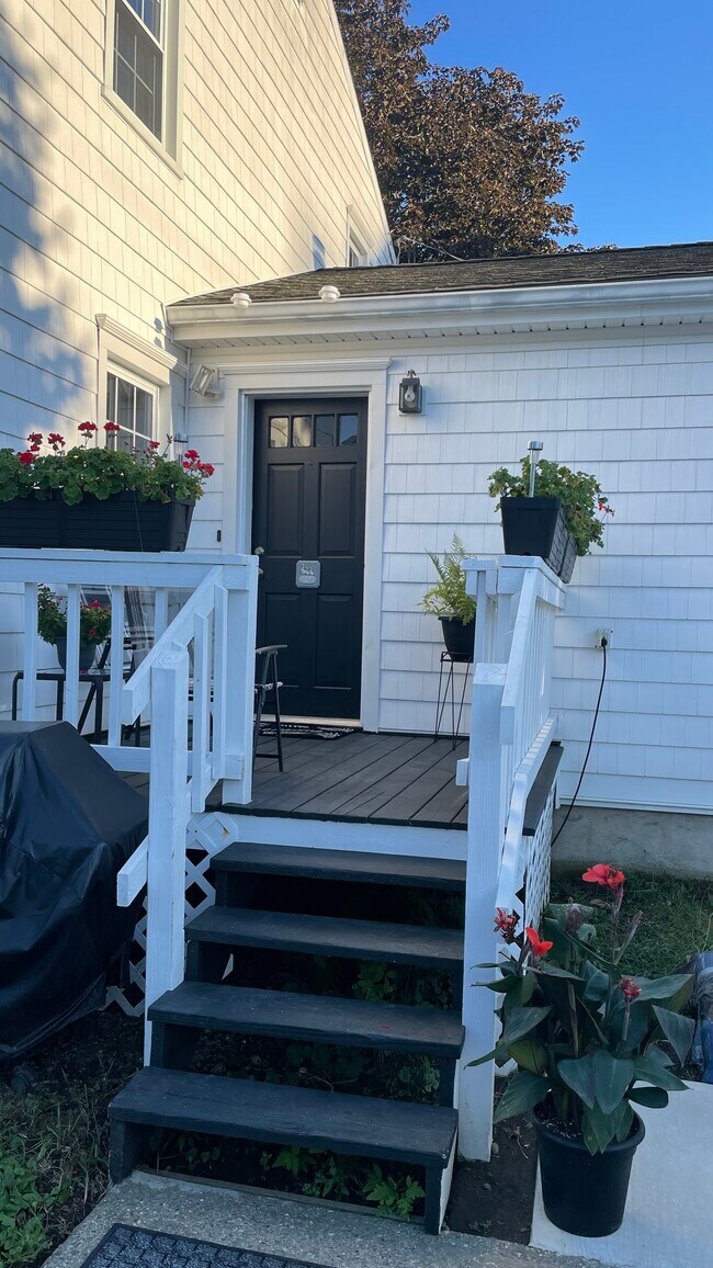 22 Rita Ave, Fairfield, CT 06824 Townhome Rentals in Fairfield CT