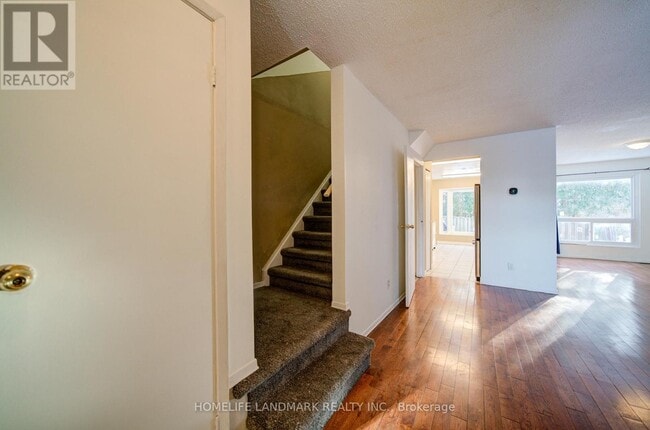 Building Photo - 29 Moorehouse Dr