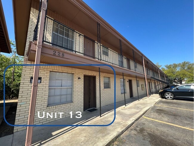 Foto del edificio - 228 Hold St