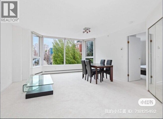 Photo du bâtiment - 388 Drake St