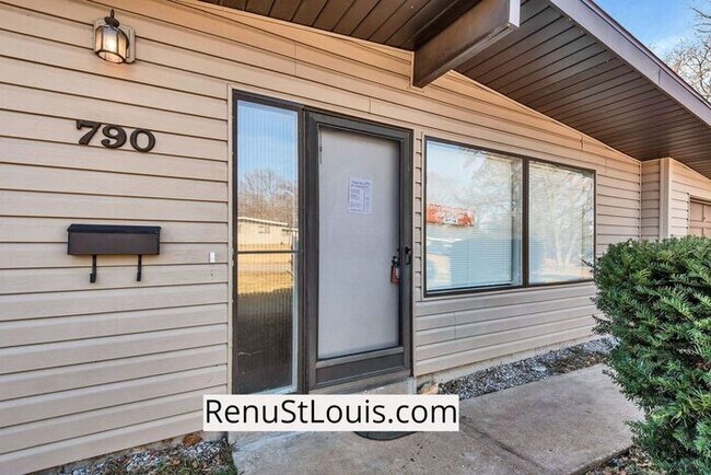 Building Photo - Now Available 3 bedroom 1 bath