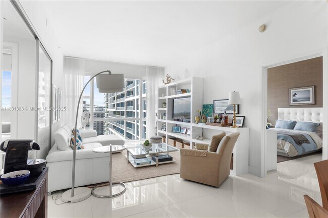 Foto del edificio - 6801 Collins Ave