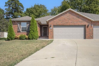 Building Photo - 2303 W Bridlewood Trail
