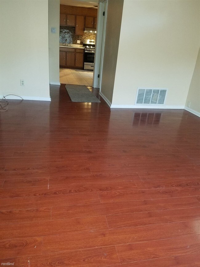Building Photo - 1 br, 1 bath Triplex - 1112 Delsea Dr Apt A