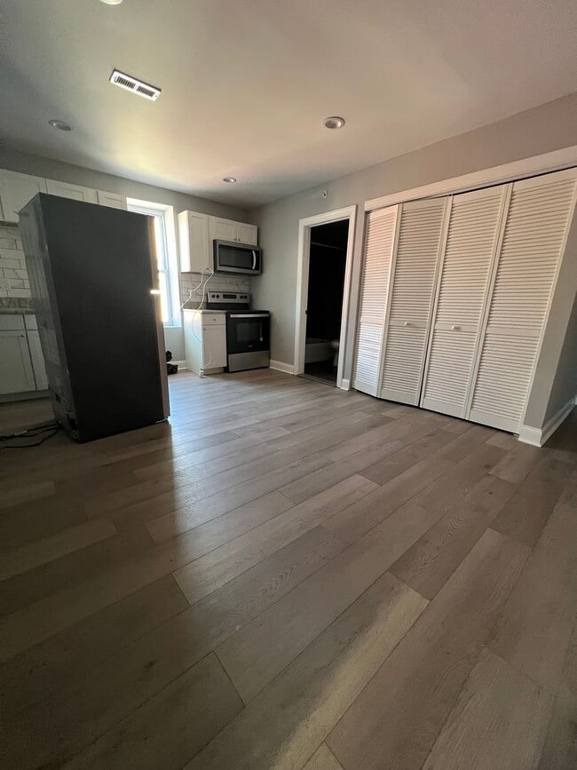 Photo - 5239 Jefferson St Apartment