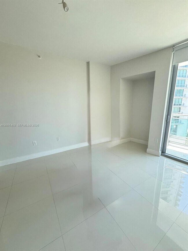 Foto del edificio - 350 S Miami Ave