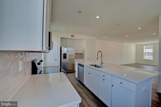 Building Photo - 503 Rosemary Circle