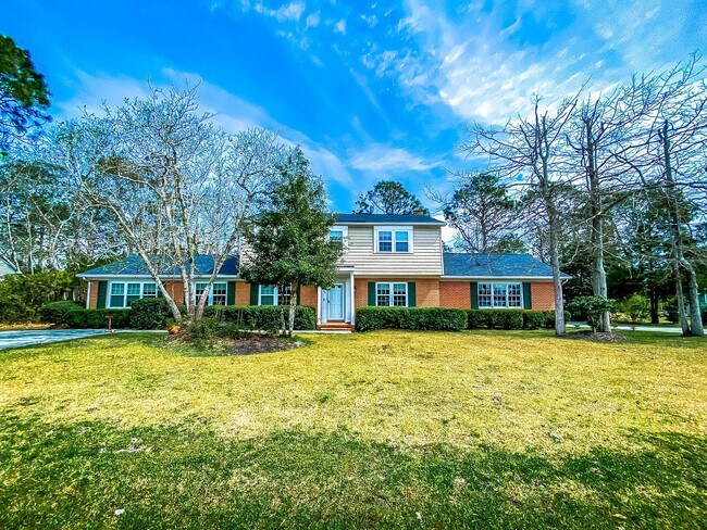 Building Photo - 205 Tree Fern Dr