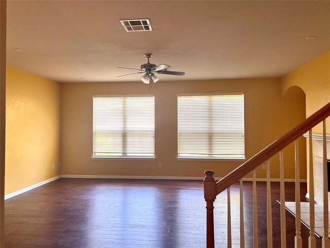 Building Photo - 14904 Doria Dr