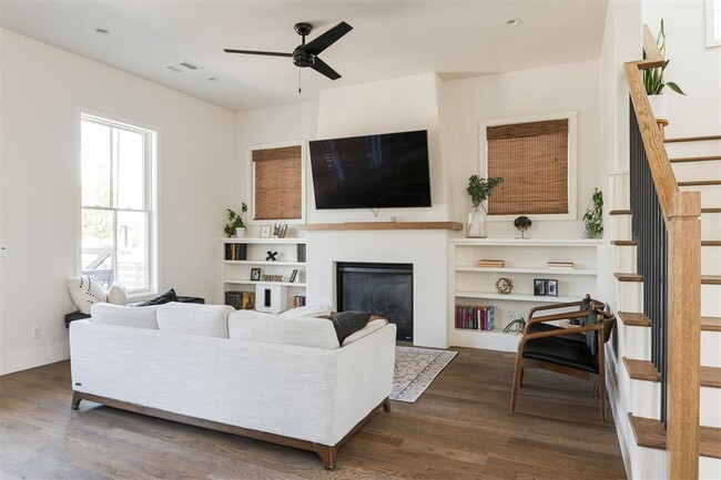 Building Photo - 1712 Runway Blvd
