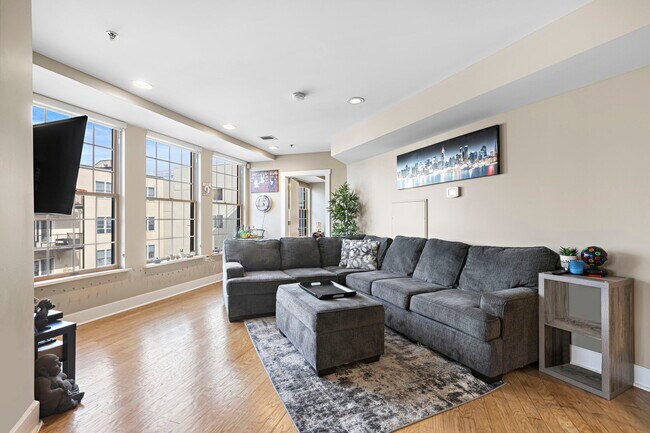 Foto del edificio - 1100 CLINTON St