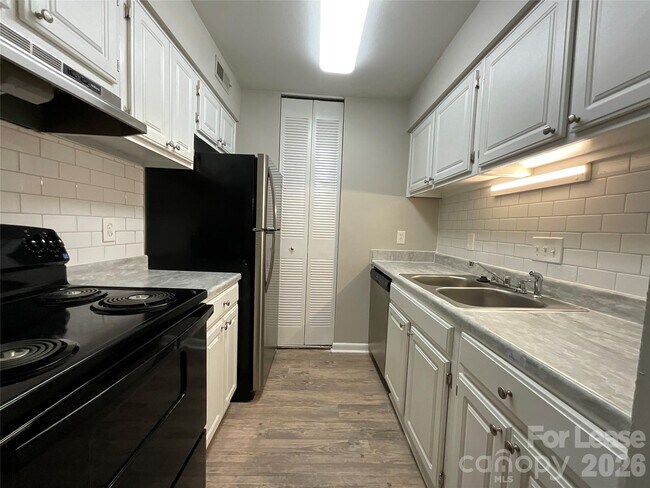 Foto del edificio - 415 Orchard Trace Ln