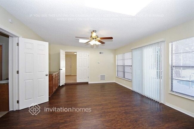 Foto del edificio - 760 Jena Dr