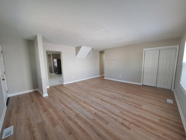 Building Photo - 3303 Candlewood Dr