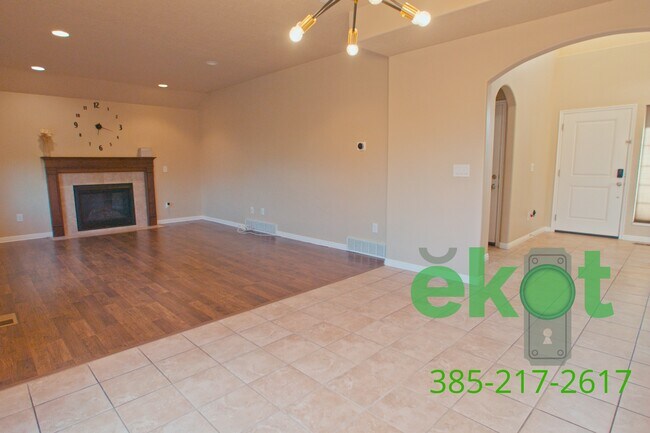 Building Photo - 12949 Zion Park Dr