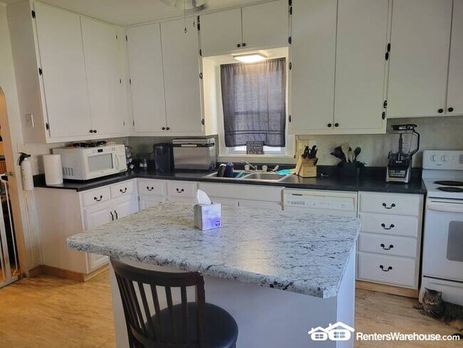 Building Photo - Spacious 3 bed/2 bath located in St Cloud!