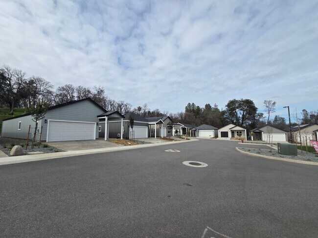 Foto del edificio - Brand New Build on Old Alturas - ALL Electric with City of Redding Solar!