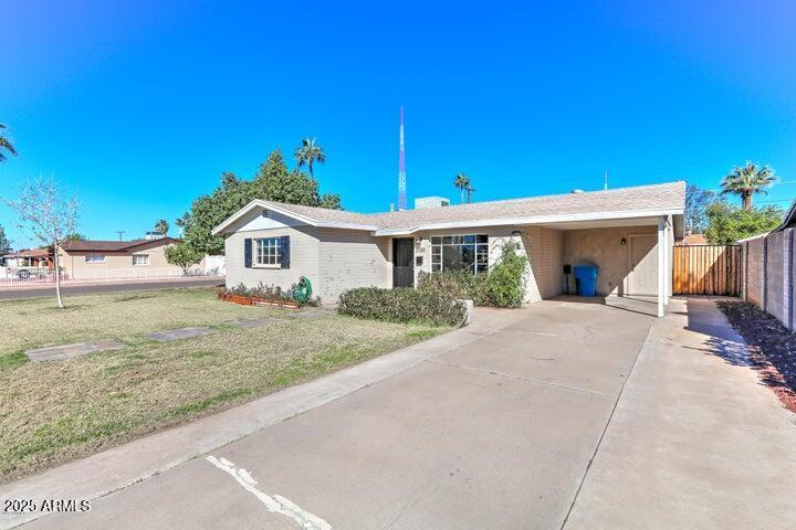 Foto principal - 3730 E Sheridan St