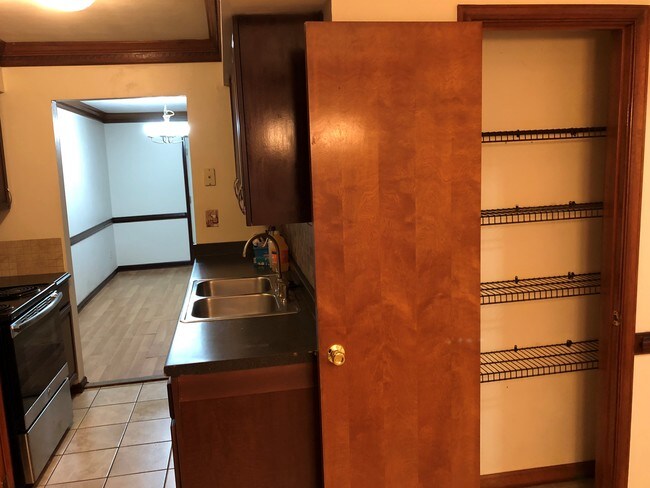 Área de la cocina - 4601 Merrimac Ln