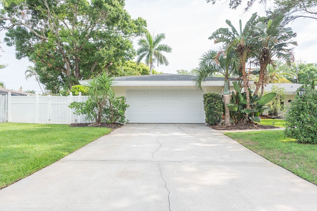 Foto principal - 508 Poinsettia Rd