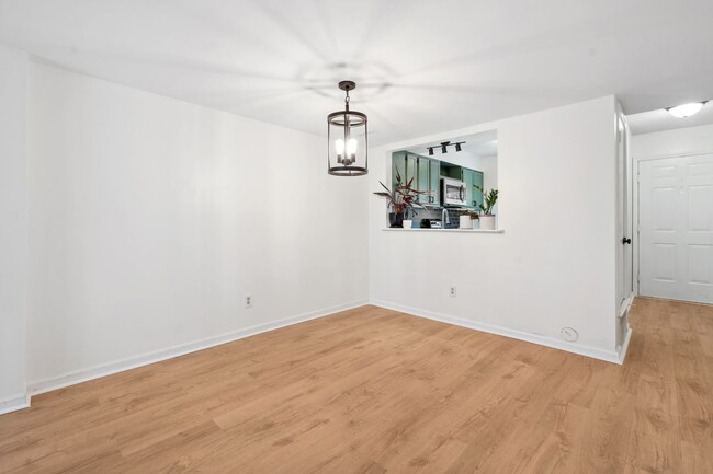 Foto del edificio - 2 Bedroom Townhouse in Central Durham: Ava...