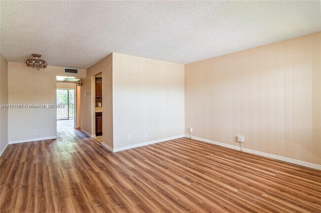 Foto del edificio - 300 SW 134th Way