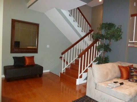 Classic Tri Level Townhome - 10911 Bluffside Dr