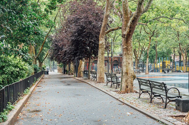 Wide tree-lined walkways make a great shaded alternative to Manhattan's busy streets.