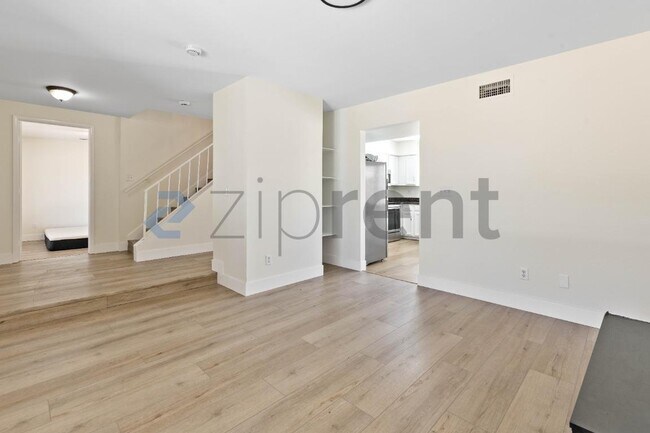 Building Photo - Unit