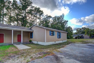 Building Photo - 180 Country Haven Dr