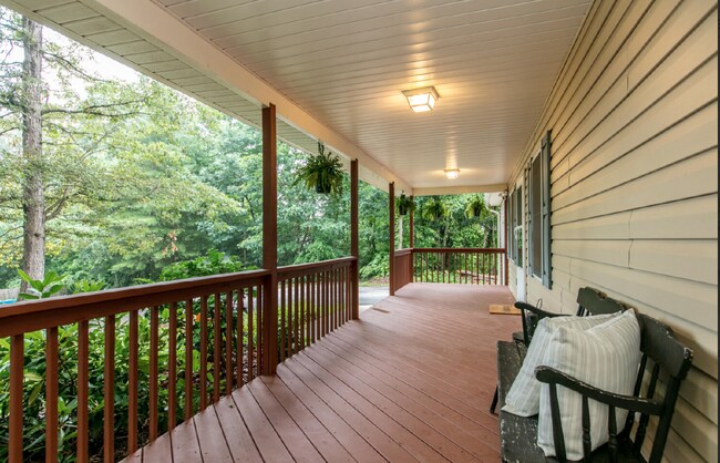 Building Photo - Arden  3 bed 2 bath ranch