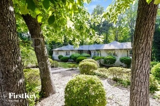 Building Photo - 4609 Oakcliffe Rd