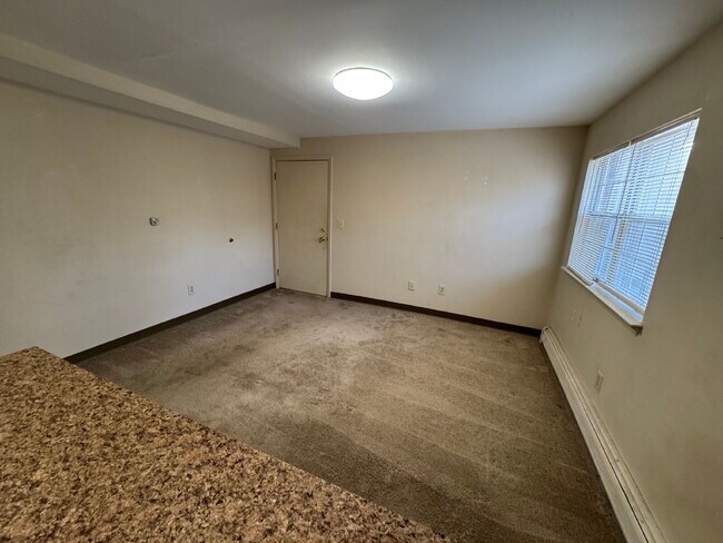 Building Photo - 1 Green St