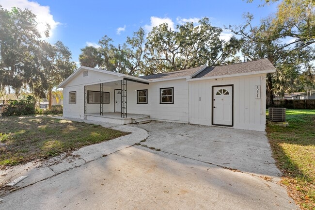 Photo - 10821 Cedar St House