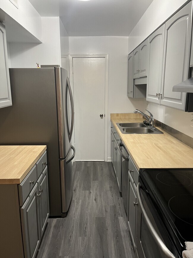 Foto del edificio - 5900 Prince George Dr