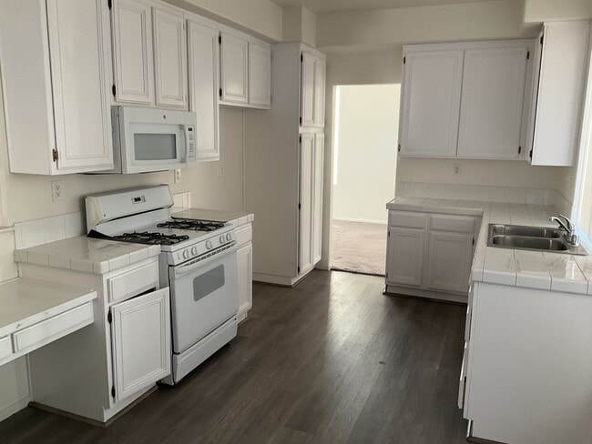 Building Photo - 4799 Zanzibar Ln