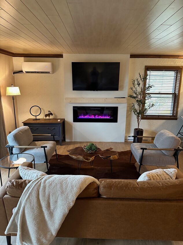 Foto principal - 103 Mid Holiday Ln