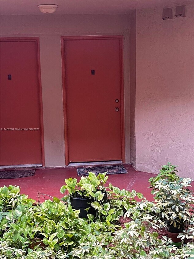 10237 NW 9th St Unit 1064, Miami, FL 33172 Room for Rent in Miami
