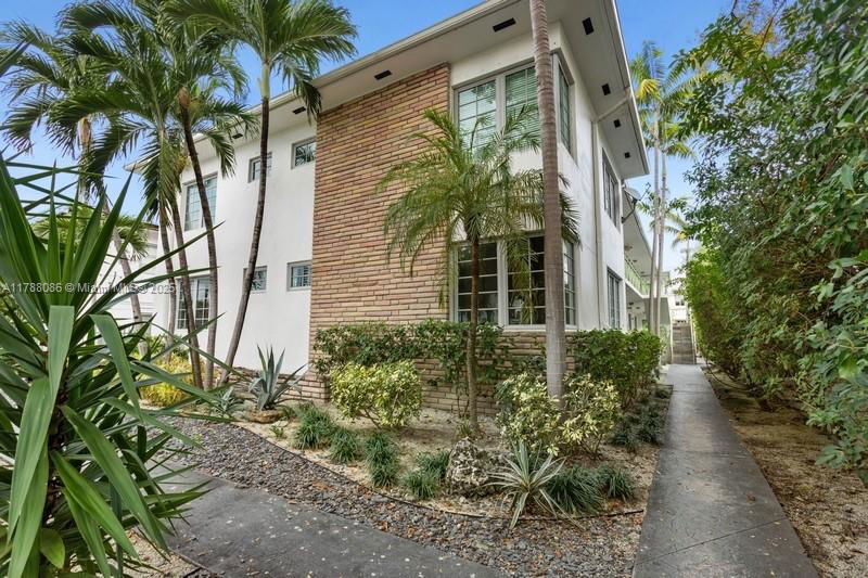 Foto principal - 1045 Lenox Ave.