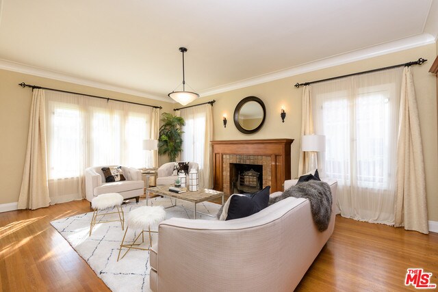 Foto del edificio - 4725 Ambrose Ave