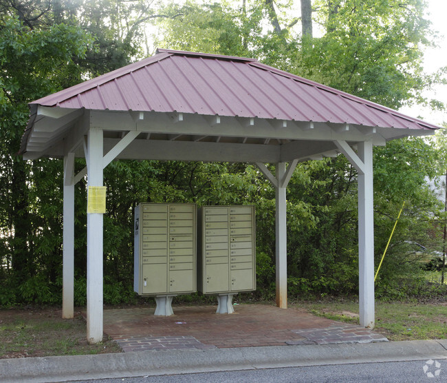 Building Photo - The Ridge at White Oak