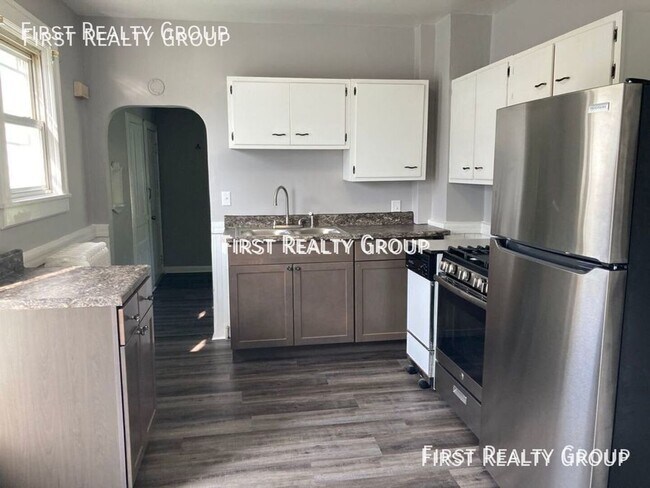 Building Photo - 908 Washington-Apt. C