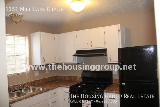 Building Photo - Stone Mountain Home- Showings Start Soon