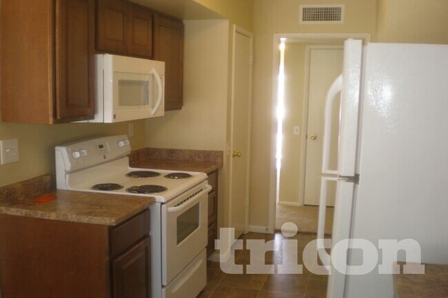 Building Photo - 10025 W Coggins Dr