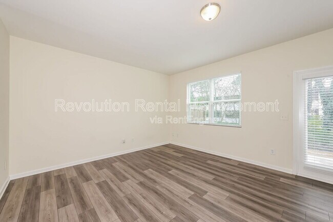 Building Photo - 1510 Vernon Blvd